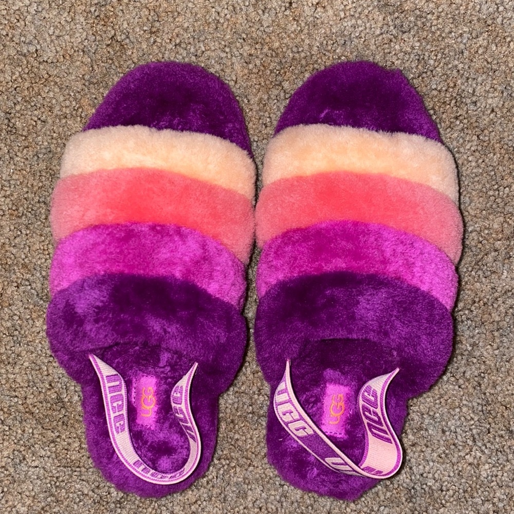 UGG logo fluffy slippers!
